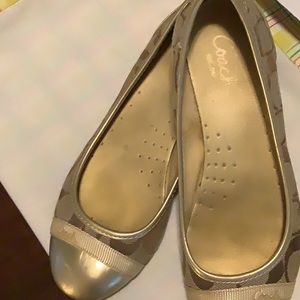 Coach Flats gold/tan signature print , light wear never